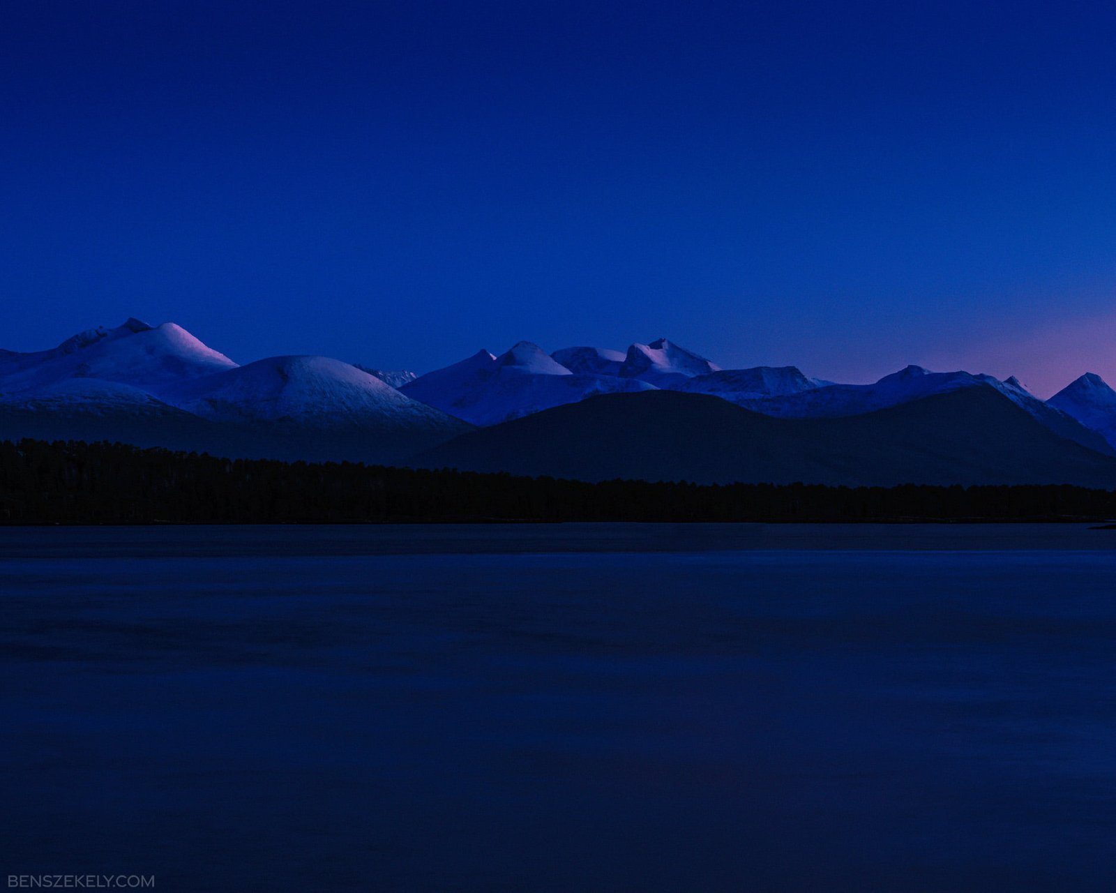 Night photograph of the purple peaks of the Norwegian mountains
