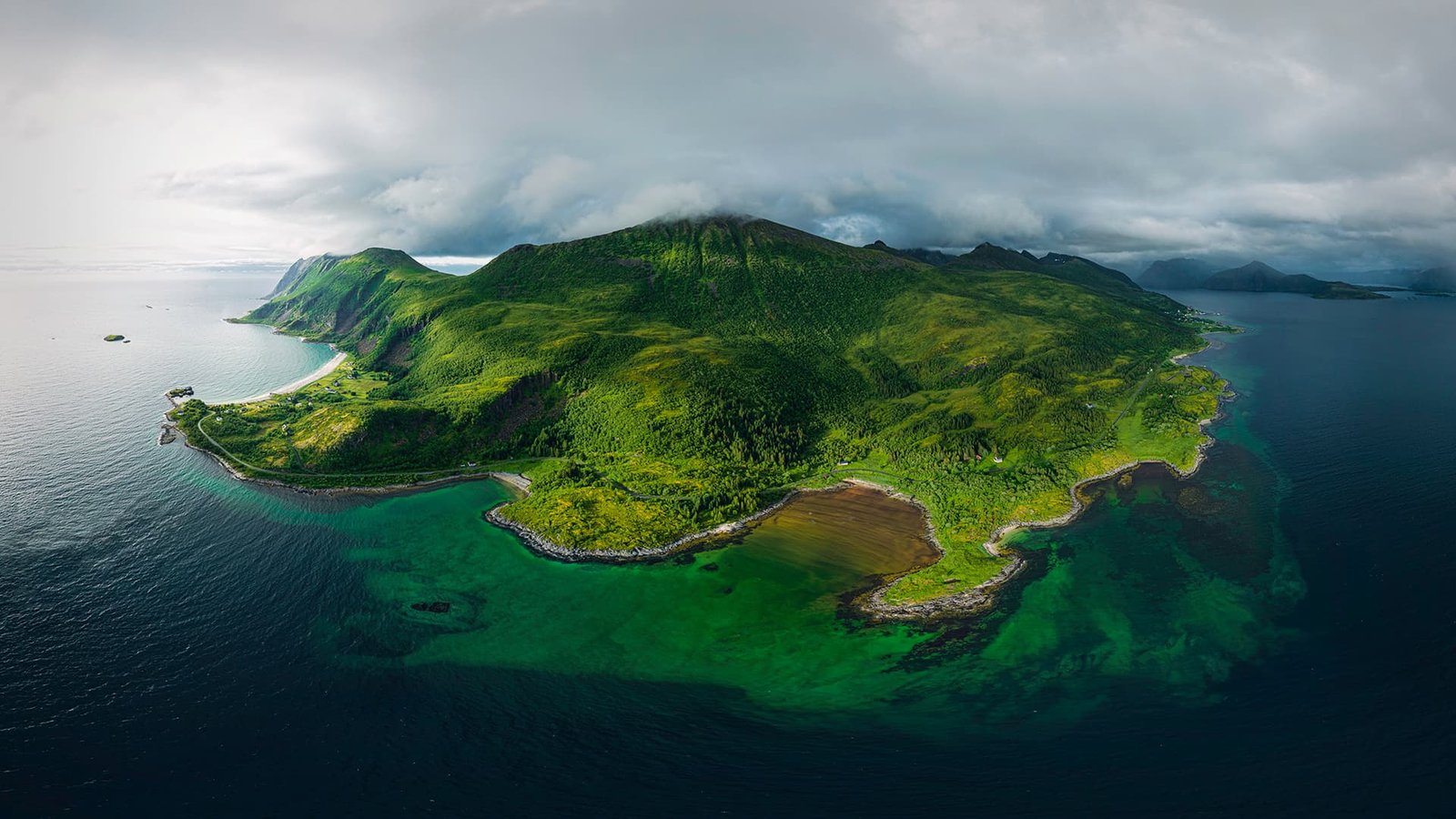 360 fokos kép előnézete Senja zöld szigetéről Norvégiában
